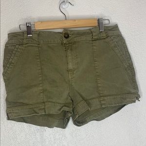 BKE Olive Green Shorts Mid Rise Size 30 coastal cowgirl western model off duty